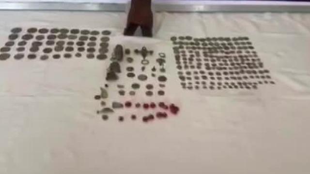 Bursa'da tarihi eser operasyonu!  226 sikke ve minyatür heykel ele geçirildi