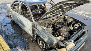 İşten eve dönerken otomobili alev topuna döndü