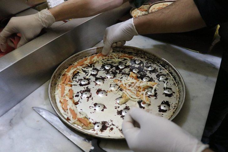 Mehmetçiğe "atom" ve "bayraklı pizza" dopingi G4