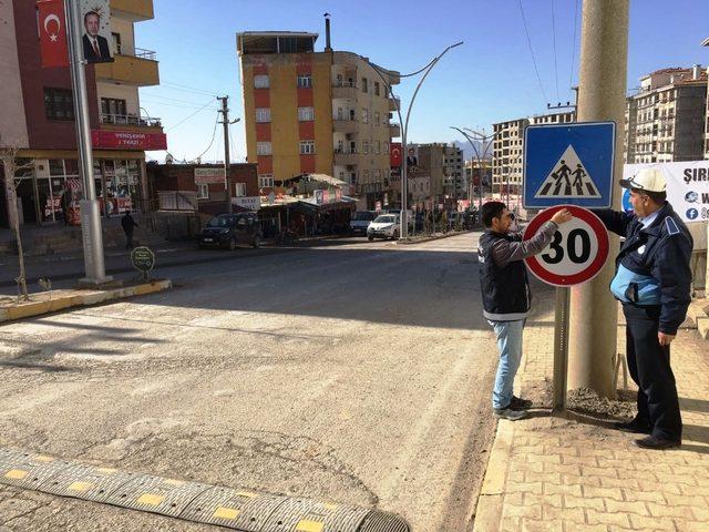 Şırnak şehiriçi trafik uyarı levhası uygulaması yapıldı