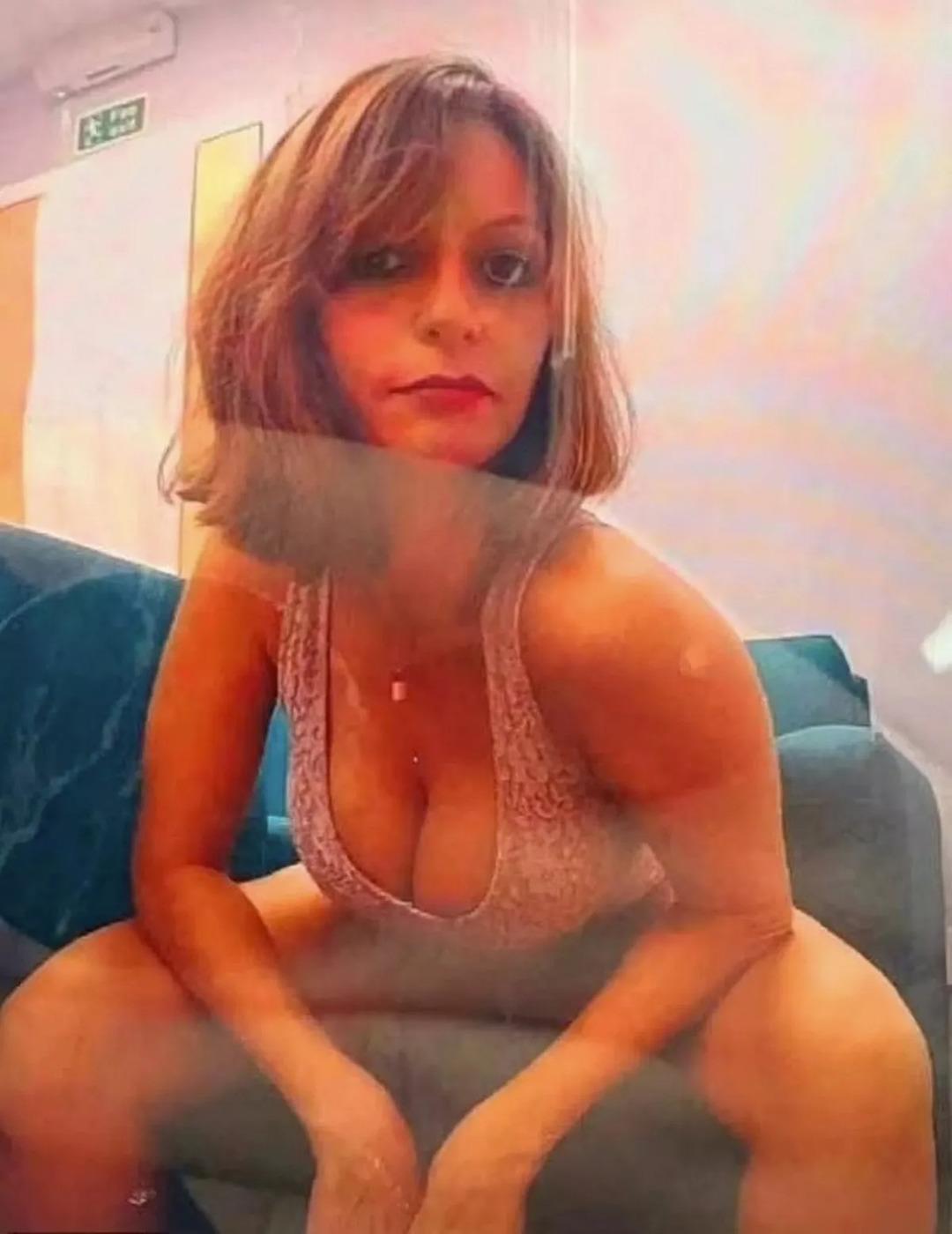 0_NHS-worker-44-posed-in-her-pan