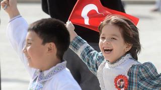 23 Nisan okullar tatil mi? Yarım gün mü? İlkokul, lise ve üniversiteler yarın tatil mi? 23 Nisan'da toplu taşıma ücretsiz mi?