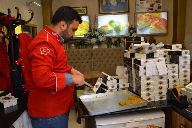 Balıkesir’den Afrin kahramanlarına baklava ikramı