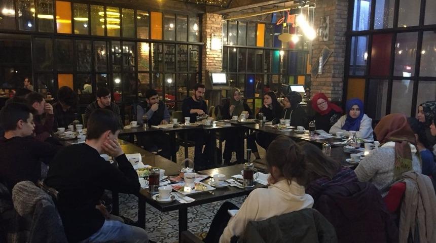 Simav’da kitap kritiği programı