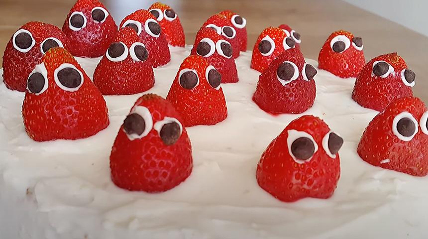 23 Nisan'a özel: Çilekli, kremalı pasta tarifi! Unutulmaz bir lezzet yaşamak isteyenler için birebir...