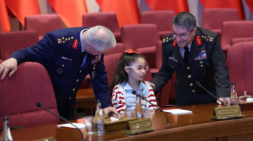 Bakan Güler, şehit ve gazi çocuklarıyla bir araya geldi