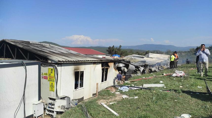Bilecik'te işçilerin kaldığı konteynerde yangın! Yangının çıkış nedenine ilişkin inceleme başlatıldı