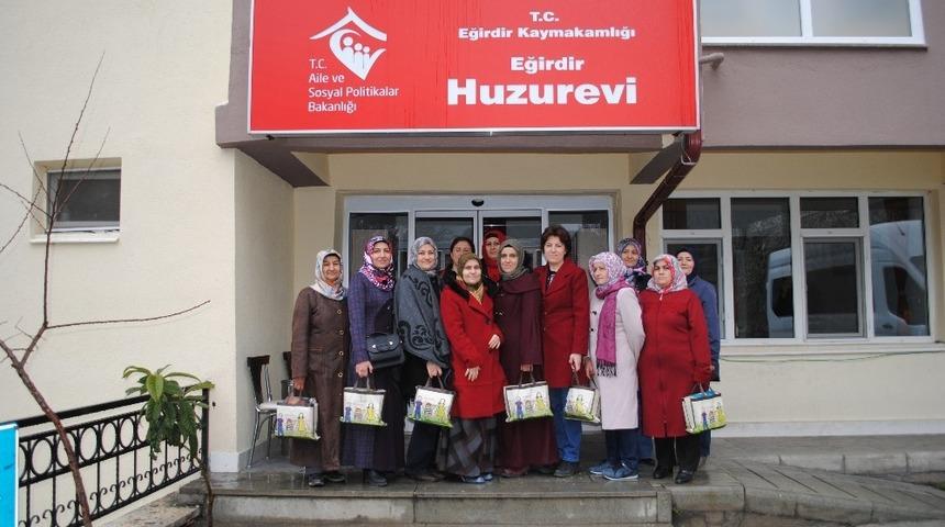 Huzurevinde &ldquo;K&uuml;t&uuml;phanemiz Bize Geliyor&rdquo; Projesi