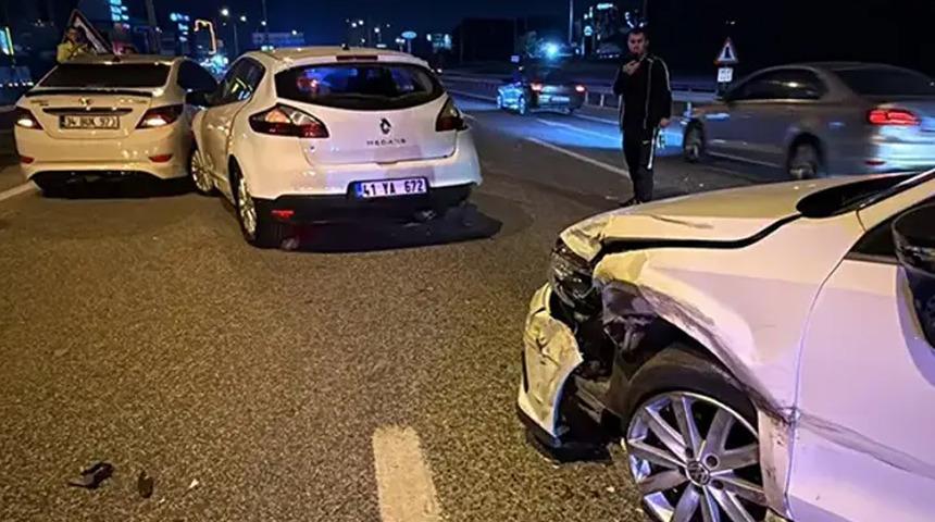 Kocaeli'de zincirleme kaza! 7 ara&ccedil; birbirine girdi: Yaralılar var