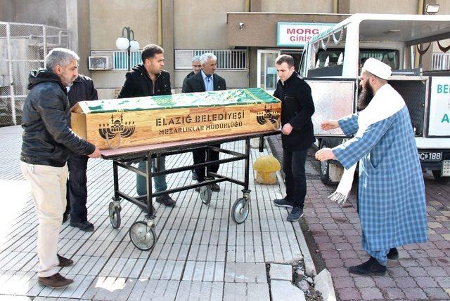 Buzda kayıp düşen çocuk hayatını kaybetti