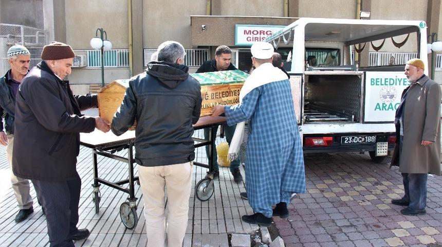 Buzda kayıp d&uuml;şen &ccedil;ocuk hayatını kaybetti