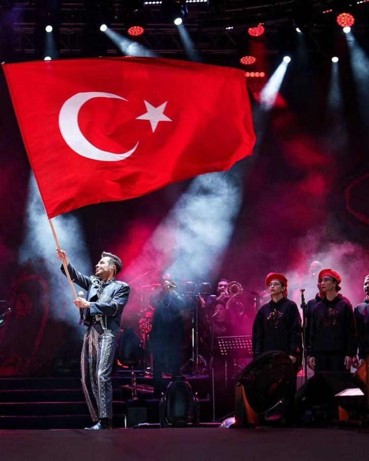 Ünlü isimlerden 23 Nisan paylaşımları! Ulusal Egemenlik ve Çocuk Bayramı'nın 105. yılı kutlanıyor G5