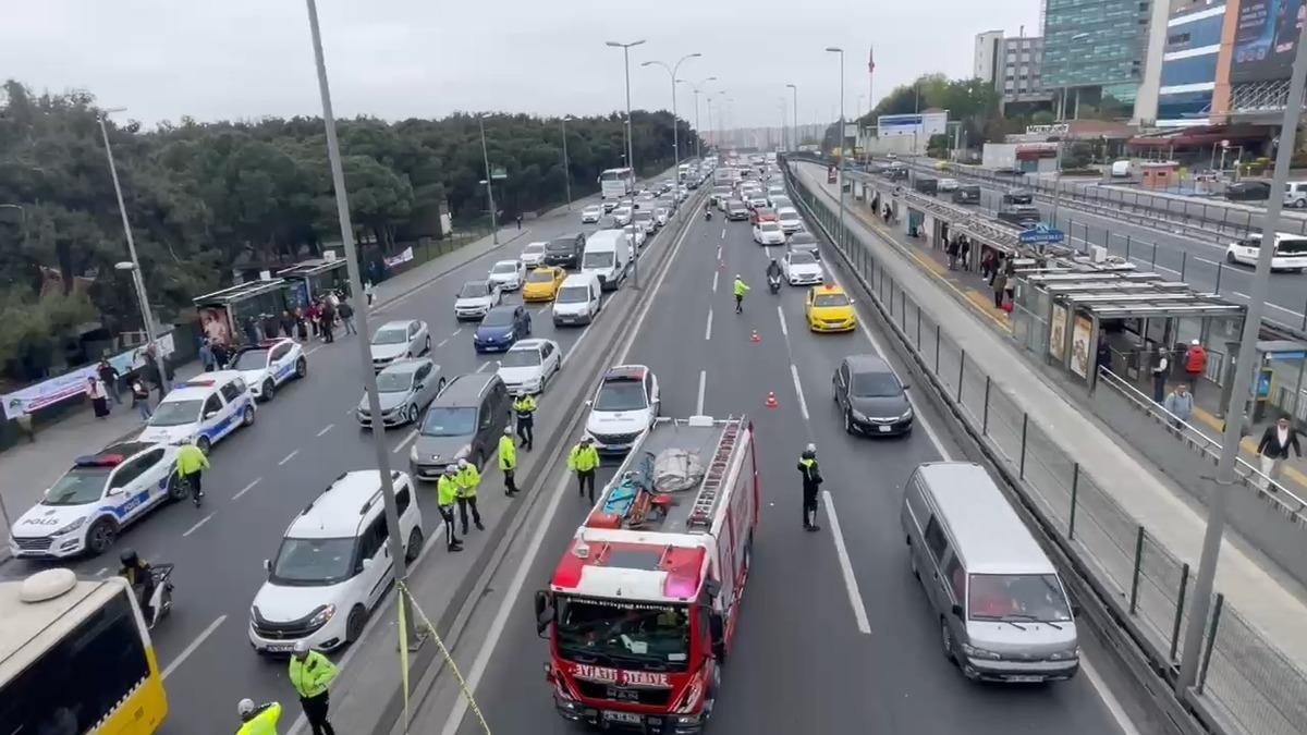 Bakırk&ouml;y'de korkun&ccedil; kaza! Motosiklet tankere &ccedil;arptı: 1 &ouml;l&uuml;