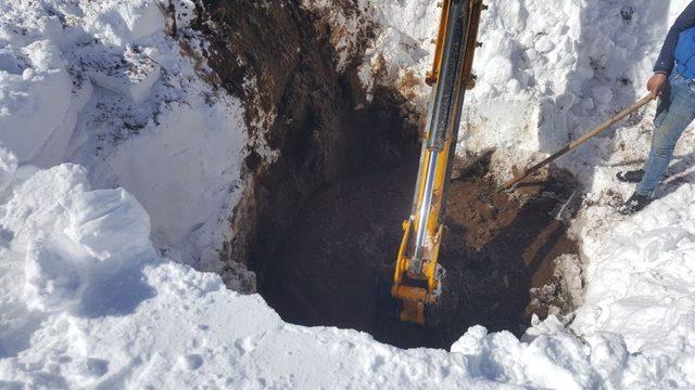 Yaylaya su vermek için 5 gün 5 metre kar altında çalıştılar