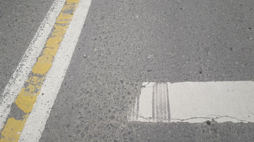 &Uuml;st ge&ccedil;it altında kamyonetin &ccedil;arptığı kadın &ouml;ld&uuml;