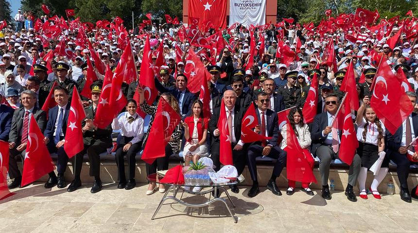 Denizli'de 23 Nisan coşkuyla kutlanıyor