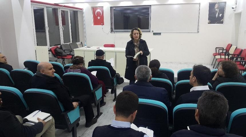 Eğitim-Bir-Sen &uuml;yelerini sınava hazırlıyor