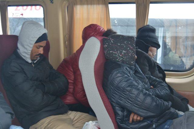 Durdurulan otobüste 41 kaçak yakalandı
