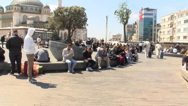 Taksim’de depremi hissedenler Gezi Parkı’na akın etti G3