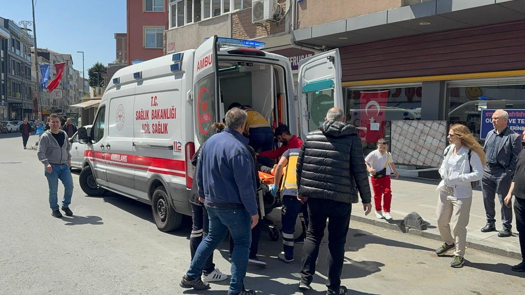 AA-20250423-37724420-37724418-KUCUKCEKMECEDE_DEPREM_SIRASINDA_EVINDE_DUSEN_YASLI_ADAM_YARALANDI
