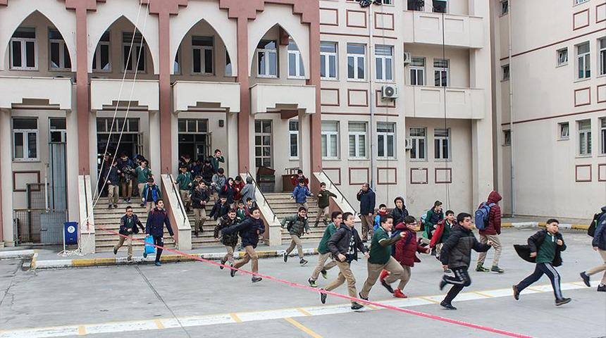 6.2'lik deprem sonrası Bakan Yusuf Tekin'den açıklama geldi! İşte okullar tatil olacak mı sorusunun cevabı...