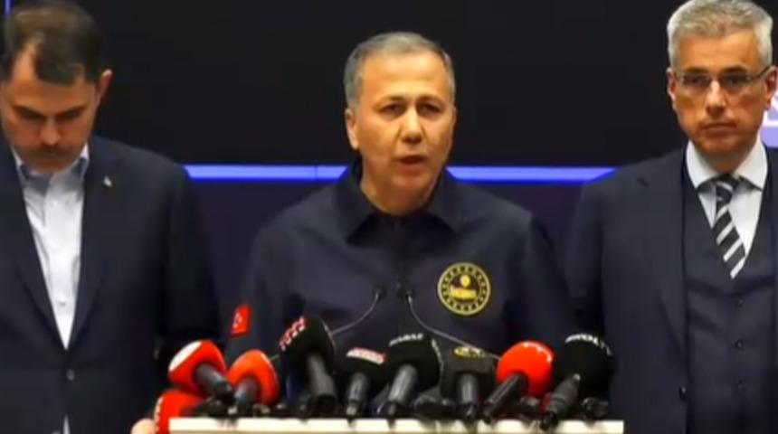 İstanbul depreminde son durum! Bakanlardan peş peşe açıklamalar geldi: "236 kişi yaralandı, 127 artçı meydana geldi, 9 ev tahliye edildi"