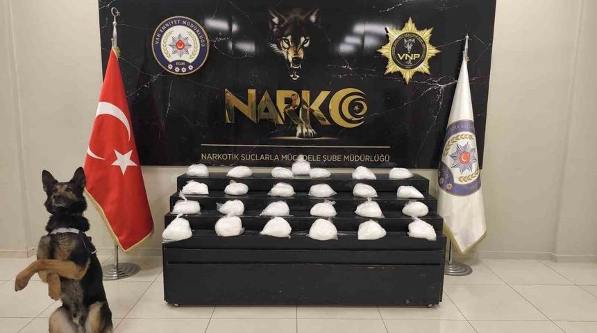 Van’da 25 kilo 200 gram metamfetamin maddesi ele geçirildi