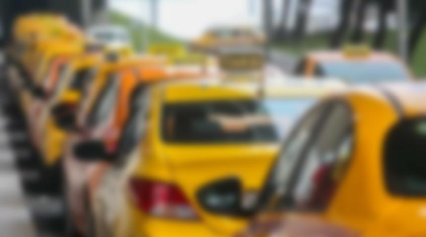 İstanbul depremi sonrası fırsatçı taksici indi-bindi ücretini 2 katına çıkardı... O anlar sosyal medyada gündem oldu