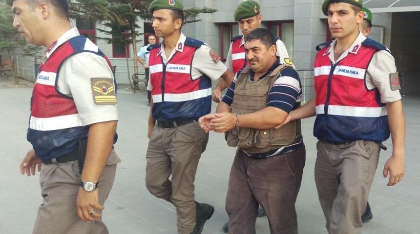 Bacanağını ve baldızını &ouml;ld&uuml;ren zanlı hakim karşısında