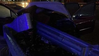 Yanan otomobilde sıkışan sürücüyü itfaiye kurtardı