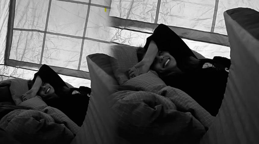 Özcan Deniz ve Samar Dadgar depremden sonra evinin bahçesine çadır kurdu!