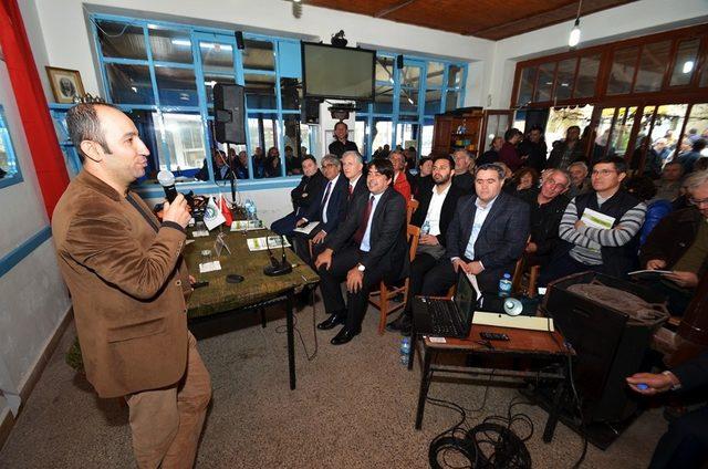 Foça’da zeytin paneline yoğun ilgi