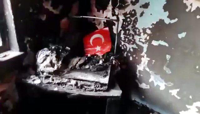 Evdeki yangında eşya kül oldu, Türk bayrağı yanmadı