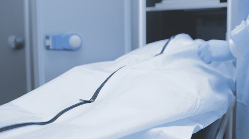 Öldü zannedilen kadın, cenaze törenine götürülürken canlandı! Görevliler dehşete düştü!