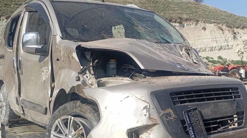 Ankara’da kontrolden çıkan otomobilin devrilmesi sonucu 2 kişi yaralandı