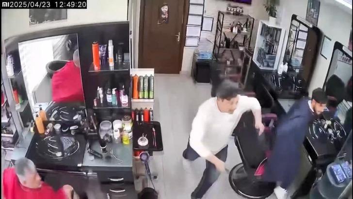 Canını hiçe sayıp alkol rafına sarıldı... Deprem anında esnafın tepkisi kameralara yansıdı G1