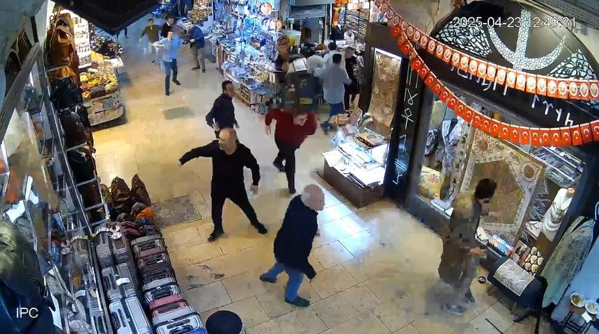 Kapalıçarşı'da deprem paniği! O anlar kameralara yansıdı