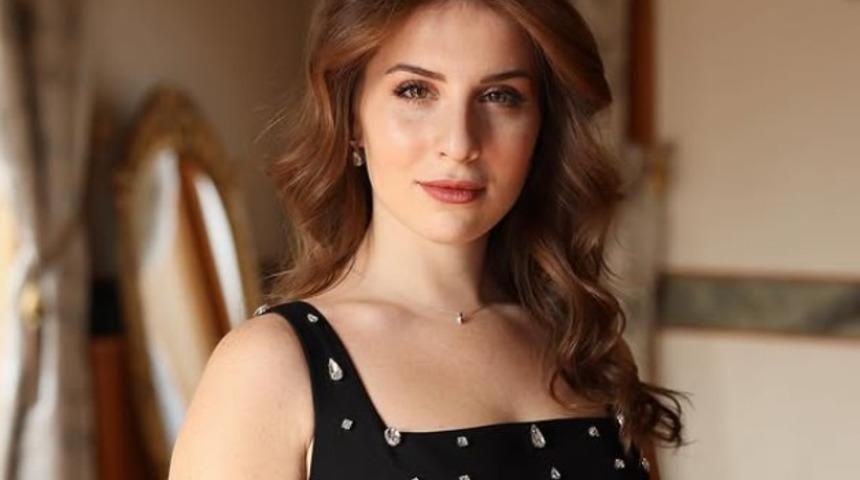 Sihirli Annem'in Çilek'i Zeynep Özkaya pilot sevgilisiyle evleniyor! Adalar manzaralı lüks siteden ev tuttu! Fiyatı dudak uçuklattı 