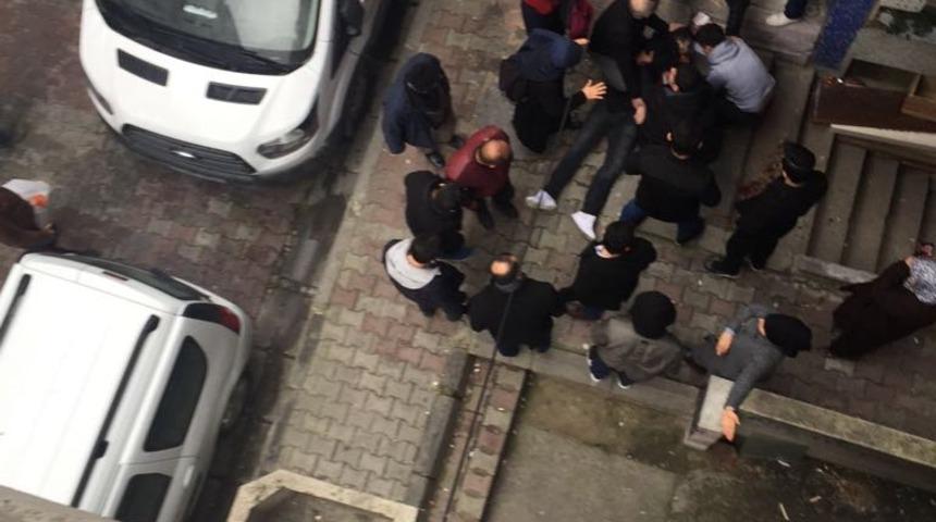 Bah&ccedil;elievler'de tartıştığı kişiyi silahla vuran kişi g&ouml;zaltına alındı(GENİŞ HABER)