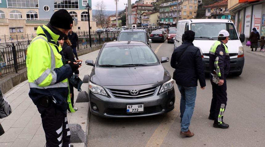 Otomobilin &ccedil;arptığı kadın yaralandı