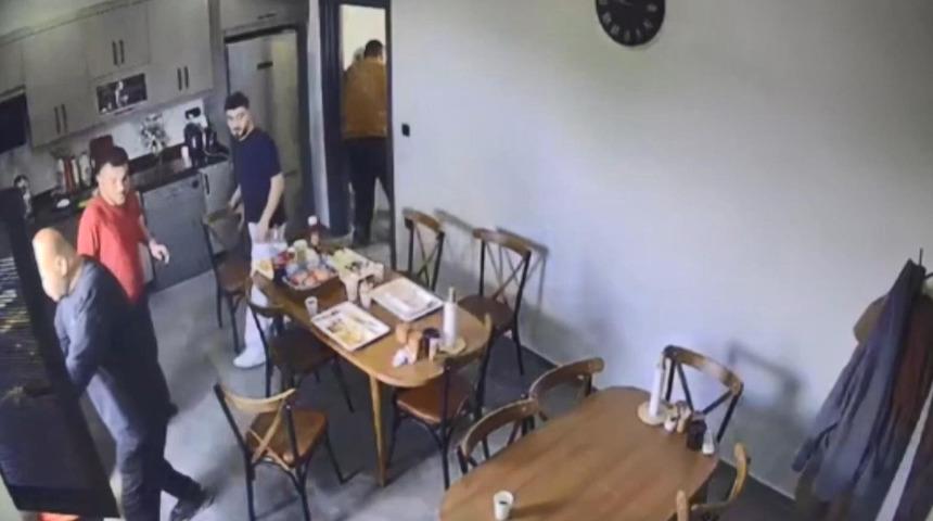 Yer: İstanbul!  Depremde 1'inci katın penceresinden atlayarak kaçtılar