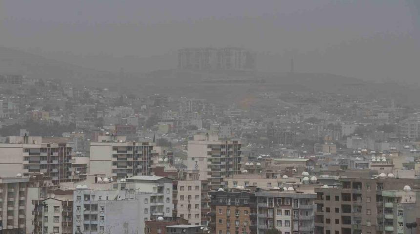 Cizre’de toz taşınımı hayatı olumsuz etkiledi
