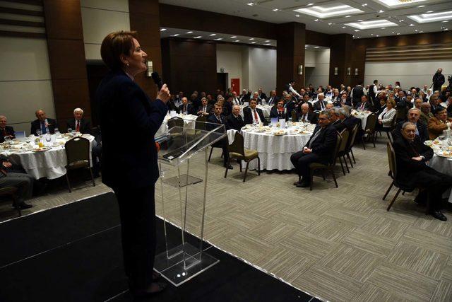 Akşener 'istişare yemeğinde' 300 siyasetçi ile bir araya geldi