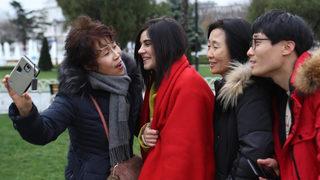 Adı Zehra'nın yıldızı Zeynep Çamcı'ya Uzakdoğulu hayranlarından yoğun ilgi!