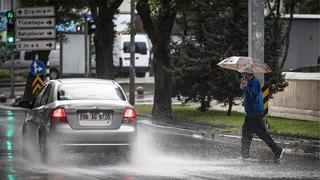 Meteoroloji'den uyarı gelmişti! Ankara'da sağanak yağış ve dolu etkili oldu: Vatandaşlar zor anlar yaşadı