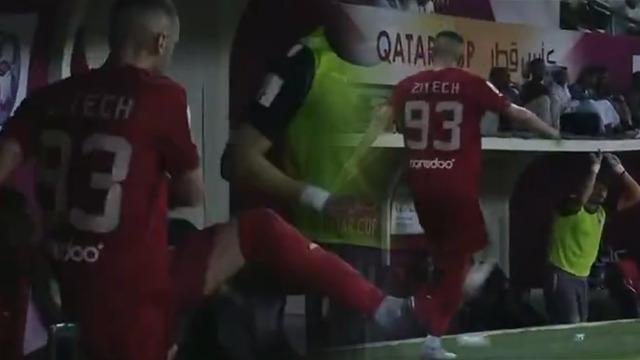 Hakim Ziyech Katar'da da gündem oldu! Oyundan alınınca sinir krizi geçirdi, her yeri tekmeledi...