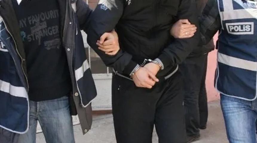 İzmir'de uyuşturucuya 2 gözaltı!