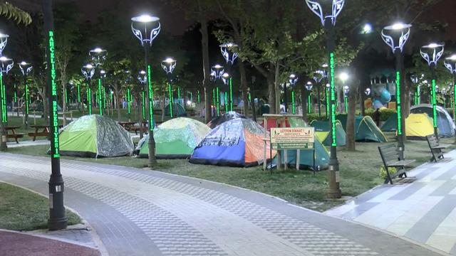 İstanbul’da artçı depremler sürüyor! Deprem korkusuyla ikinci gece: ‘Tedirginiz, korkuyoruz, şikayetçiyiz…’