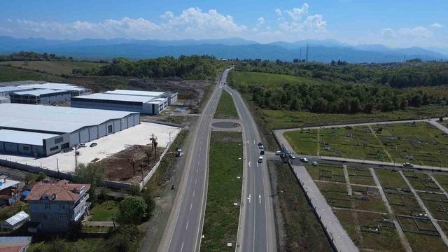 Çift şerit bitiyor, tehlike başlıyor... O yolun sonunda dönüş yapmak isteyenler zorlanıyor