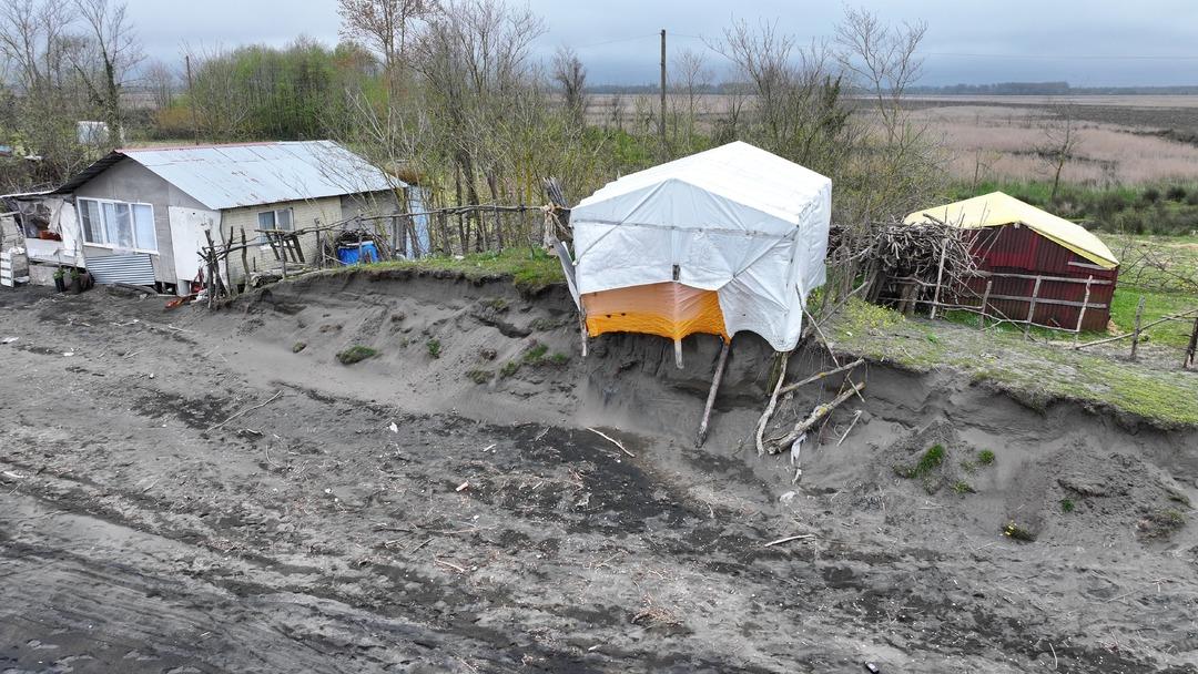 AA-20250424-37735868-37735862-TERME_OVASINDA_KIYI_EROZYONU_AGACLARI_DEVIRDI